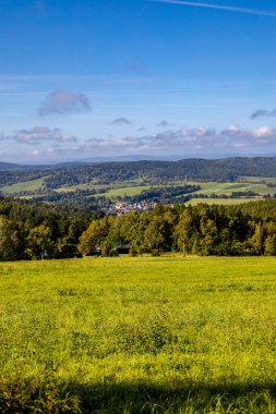 Thüringen Ormanı 'nda Oberhof ve Suhl üzerinden Almanya üzerinden sonbahar bisiklet turu