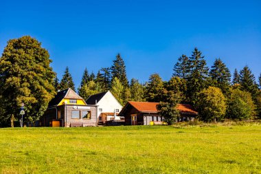 Thüringen Ormanı 'nda Oberhof ve Suhl üzerinden Almanya üzerinden sonbahar bisiklet turu