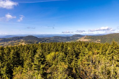 Thüringen Ormanı 'nda Oberhof ve Suhl üzerinden Almanya üzerinden sonbahar bisiklet turu