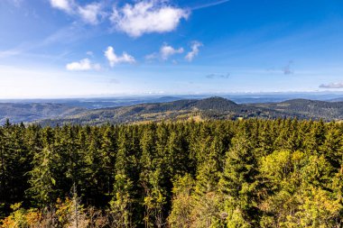 Thüringen Ormanı 'nda Oberhof ve Suhl üzerinden Almanya üzerinden sonbahar bisiklet turu