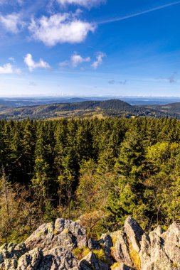 Thüringen Ormanı 'nda Oberhof ve Suhl üzerinden Almanya üzerinden sonbahar bisiklet turu