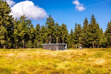 Thüringen Ormanı 'nda Oberhof ve Suhl üzerinden Almanya üzerinden sonbahar bisiklet turu