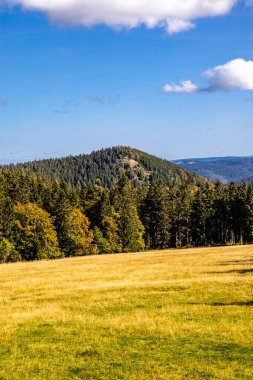 Thüringen Ormanı 'nda Oberhof ve Suhl üzerinden Almanya üzerinden sonbahar bisiklet turu