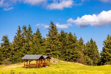 Thüringen Ormanı 'nda Oberhof ve Suhl üzerinden Almanya üzerinden sonbahar bisiklet turu