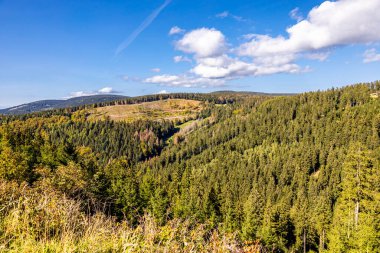 Thüringen Ormanı 'nda Oberhof ve Suhl üzerinden Almanya üzerinden sonbahar bisiklet turu
