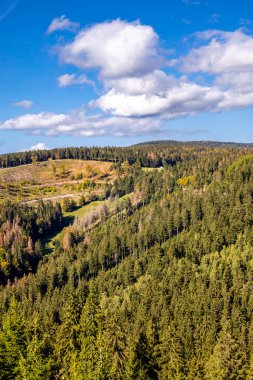 Thüringen Ormanı 'nda Oberhof ve Suhl üzerinden Almanya üzerinden sonbahar bisiklet turu