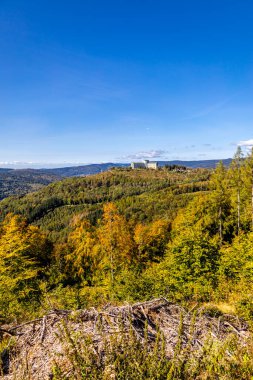 Thüringen Ormanı 'nda Oberhof ve Suhl üzerinden Almanya üzerinden sonbahar bisiklet turu