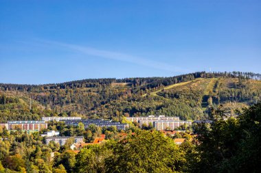 Thüringen Ormanı 'nda Oberhof ve Suhl üzerinden Almanya üzerinden sonbahar bisiklet turu