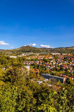 Thüringen Ormanı 'nda Oberhof ve Suhl üzerinden Almanya üzerinden sonbahar bisiklet turu