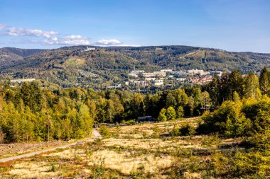 Thüringen Ormanı 'nda Oberhof ve Suhl üzerinden Almanya üzerinden sonbahar bisiklet turu