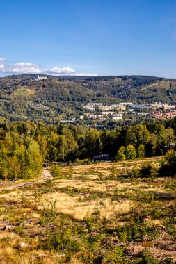 Thüringen Ormanı 'nda Oberhof ve Suhl üzerinden Almanya üzerinden sonbahar bisiklet turu