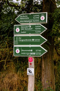 Kyffhuser - Thüringen - Almanya 'daki Hohe Schrecke Doğa Parkı' nda sonbahar yürüyüşü