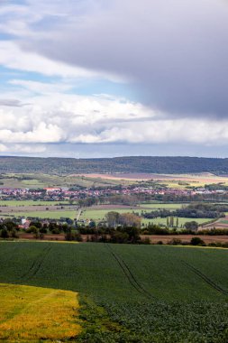 Kyffhuser - Thüringen - Almanya 'daki Hohe Schrecke Doğa Parkı' nda sonbahar yürüyüşü