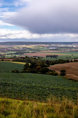 Kyffhuser - Thüringen - Almanya 'daki Hohe Schrecke Doğa Parkı' nda sonbahar yürüyüşü