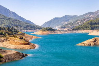 Türkiye 'nin iç kesimlerindeki Alanya yakınlarındaki Dim rezervuarına keşif gezisi