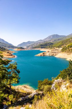 Türkiye 'nin iç kesimlerindeki Alanya yakınlarındaki Dim rezervuarına keşif gezisi