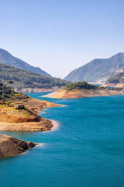 Türkiye 'nin iç kesimlerindeki Alanya yakınlarındaki Dim rezervuarına keşif gezisi