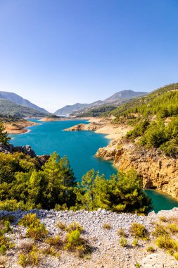 Türkiye 'nin iç kesimlerindeki Alanya yakınlarındaki Dim rezervuarına keşif gezisi