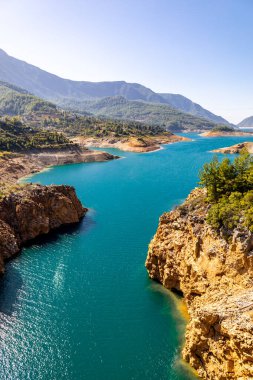 Türkiye 'nin iç kesimlerindeki Alanya yakınlarındaki Dim rezervuarına keşif gezisi