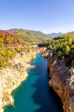 Türkiye 'nin iç kesimlerindeki Alanya yakınlarındaki Dim rezervuarına keşif gezisi