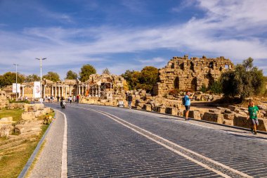 Türkiye 'nin Rivera kentinin antik kenti boyunca keşif turu
