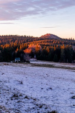 Zella-Mehlis yakınlarındaki Ruppberg 'e kısa gün batımı yürüyüşü - Thüringen - Almanya