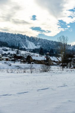 Brotterode - Thüringen yakınlarında karla kaplı Inselsberg etrafında kısa kış yürüyüşü