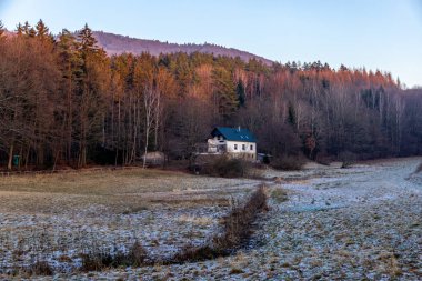 Schmalkalden 'in ön kapısının dışında, harika bir günbatımında, Thüringen - Almanya