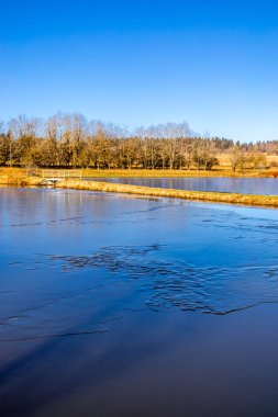 Thüringen, Hesse ve Bavyera - Fladungen - Rhn - Almanya arasındaki eski sınır boyunca güzel güneşli bir günde kısa kış yürüyüşü