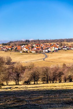Thüringen, Hesse ve Bavyera - Fladungen - Rhn - Almanya arasındaki eski sınır boyunca güzel güneşli bir günde kısa kış yürüyüşü