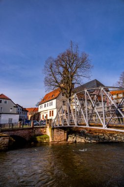 Bad Berka yakınlarındaki Ilm 'de bahar yürüyüşü muhteşem güneş ışığında - Thüringen - Almanya