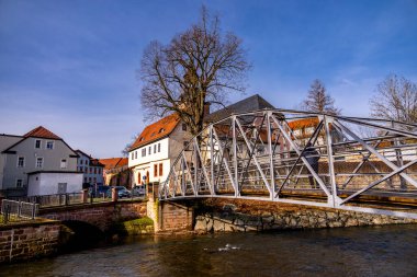 Bad Berka yakınlarındaki Ilm 'de bahar yürüyüşü muhteşem güneş ışığında - Thüringen - Almanya