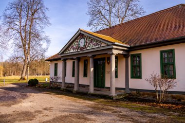 Bad Berka yakınlarındaki Ilm 'de bahar yürüyüşü muhteşem güneş ışığında - Thüringen - Almanya