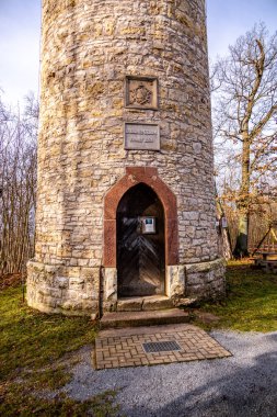 Bad Berka yakınlarındaki Ilm 'de bahar yürüyüşü muhteşem güneş ışığında - Thüringen - Almanya