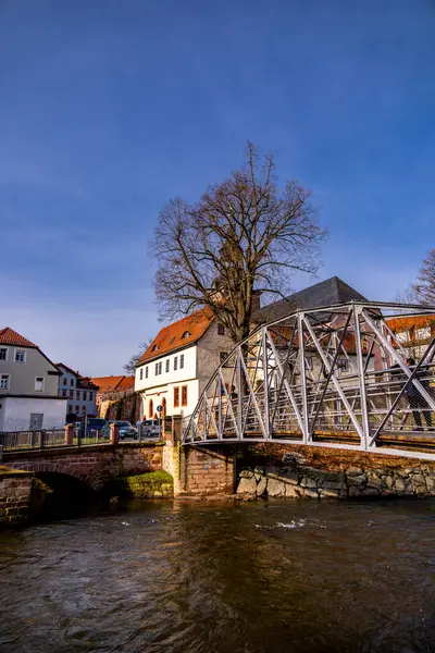 Bad Berka yakınlarındaki Ilm 'de bahar yürüyüşü muhteşem güneş ışığında - Thüringen - Almanya