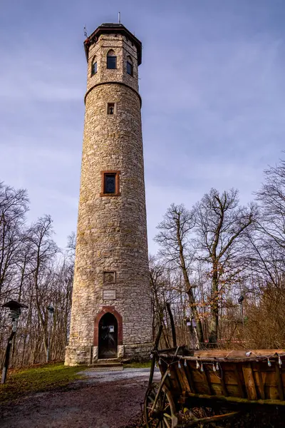 Bad Berka yakınlarındaki Ilm 'de bahar yürüyüşü muhteşem güneş ışığında - Thüringen - Almanya