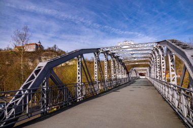 Dornburg-Camburg yakınlarındaki güzel Saale Vadisi 'nde bahar yürüyüşü - Thüringen - Almanya