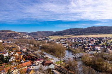 Dornburg-Camburg yakınlarındaki güzel Saale Vadisi 'nde bahar yürüyüşü - Thüringen - Almanya