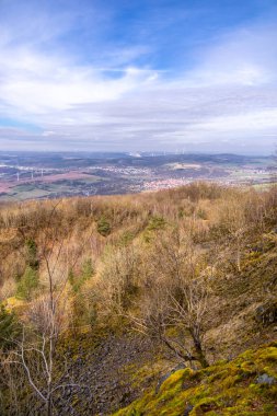 Vacha-Thüringen yakınlarındaki eşsiz Werra Vadisi 'nde bahar yürüyüşü.