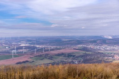 Vacha-Thüringen yakınlarındaki eşsiz Werra Vadisi 'nde bahar yürüyüşü.
