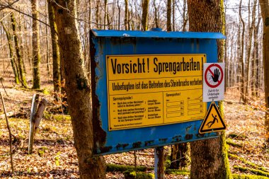 Vacha-Thüringen yakınlarındaki eşsiz Werra Vadisi 'nde bahar yürüyüşü.