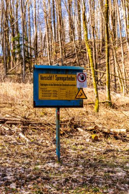 Vacha-Thüringen yakınlarındaki eşsiz Werra Vadisi 'nde bahar yürüyüşü.
