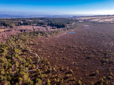 Thüringen, Hesse ve Bavyera - Fladungen - Rhn - Almanya arasındaki eski sınır boyunca güzel güneşli bir günde kısa kış yürüyüşü