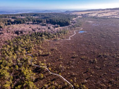 Thüringen, Hesse ve Bavyera - Fladungen - Rhn - Almanya arasındaki eski sınır boyunca güzel güneşli bir günde kısa kış yürüyüşü