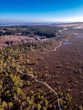 Thüringen, Hesse ve Bavyera - Fladungen - Rhn - Almanya arasındaki eski sınır boyunca güzel güneşli bir günde kısa kış yürüyüşü
