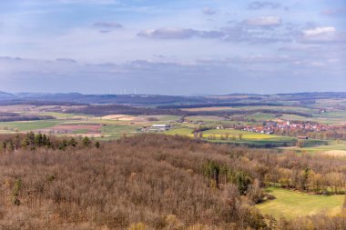 Hildburghausen - Thüringen - Almanya 'nın güzel Heldburger Diyarı' nda harika bir bahar yürüyüşü.