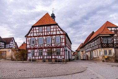 Hildburghausen - Thüringen - Almanya 'nın güzel Heldburger Diyarı' nda harika bir bahar yürüyüşü.