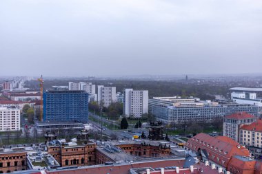 Dresden 'in güzel tarihi şehir merkezinde kısa bir akşam yürüyüşü - Saksonya - Almanya 