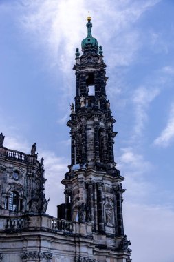 Dresden 'in güzel tarihi şehir merkezinde kısa bir akşam yürüyüşü - Saksonya - Almanya 