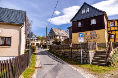 Saksonya - Almanya 'da Saksonya - Saksonya - Kirnitzschtal Vadisi' nde bahar yürüyüşü
